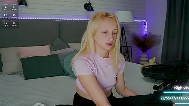 Snapshot of Selena_Lily chatting on September 2025 12:27:02 PM Selena Lily online show from September 2025 12:27:02 PM