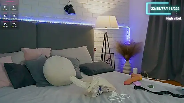 Snapshot of Selena_Lily chatting on September 2025 06:18:01 AM Selena Lily online show from September 2025 06:18:01 AM