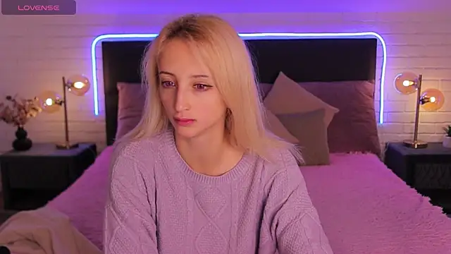 Snapshot of Selena_Lily chatting on October 2025 05:49:02 AM Selena Lily online show from October 2025 05:49:02 AM