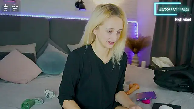 Snapshot of Selena_Lily chatting on October 2025 06:11:01 AM Selena Lily online show from October 2025 06:11:01 AM