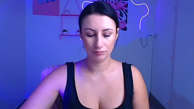 Loren Moa online show from November 2025 01:00:02 PM