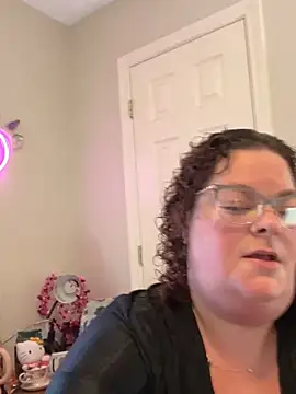 Snapshot of MsStrawbooty chatting on February 2026 05:27:01 PM MsStrawbooty online show from February 2026 05:27:01 PM