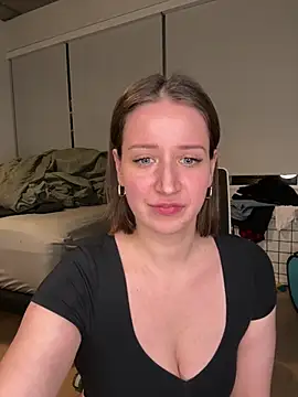 Snapshot of nerdynina chatting on December 2024 12:18:01 AM nerdynina online show from December 2024 12:18:01 AM