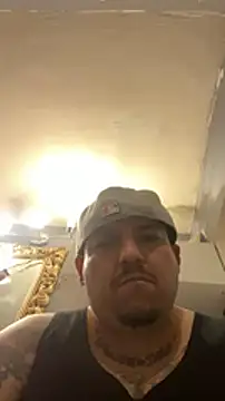 Snapshot of valleyoneofakind chatting on December 2024 11:18:01 AM valleyoneofakind online show from December 2024 11:18:01 AM