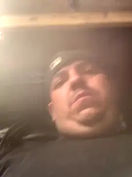 Snapshot of valleyoneofakind chatting on October 2025 03:38:02 AM valleyoneofakind online show from October 2025 03:38:02 AM