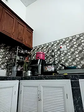    Erin    online show from October 2025 04:18:02 AM