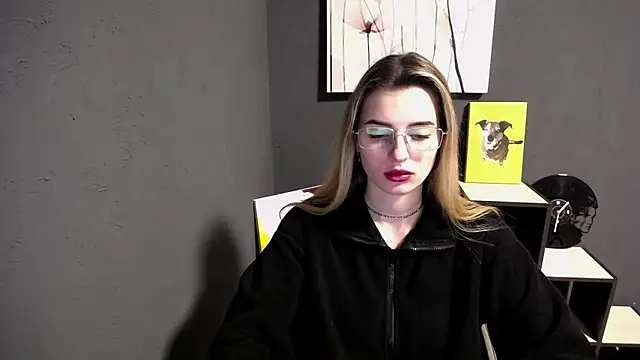 lady olivia  online show from April 2026 01:34:01 PM