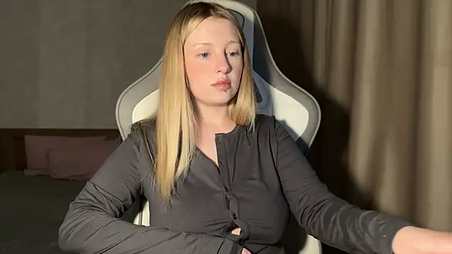 Snapshot of x_ivy_x chatting on October 2025 05:15:02 PM x ivy x online show from October 2025 05:15:02 PM