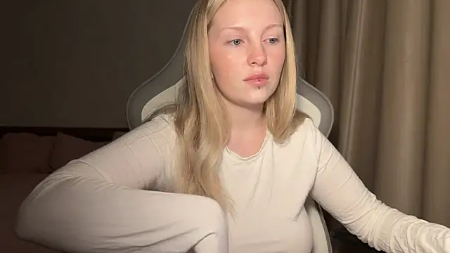 Snapshot of x_ivy_x chatting on November 2025 04:07:01 PM x ivy x online show from November 2025 04:07:01 PM