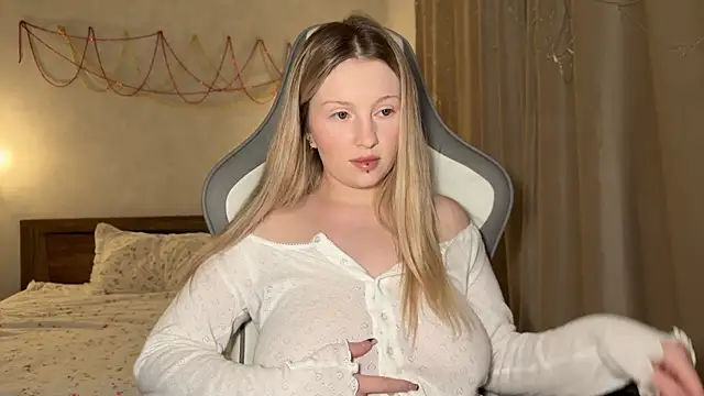 Snapshot of x_ivy_x chatting on January 2026 03:49:01 PM x ivy x online show from January 2026 03:49:01 PM