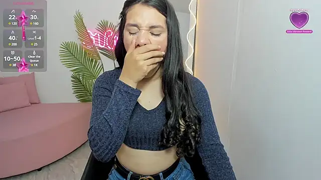 Snapshot of Chiara_tay chatting on January 2025 08:00:02 PM Chiara tay online show from January 2025 08:00:02 PM