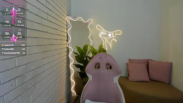 Snapshot of Chiara_tay chatting on February 2025 01:20:02 AM Chiara tay online show from February 2025 01:20:02 AM