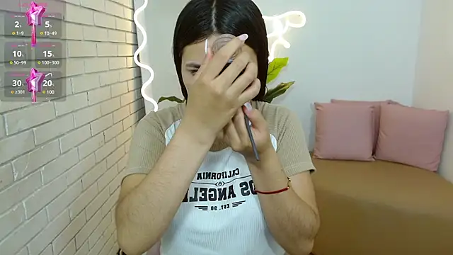 Snapshot of Chiara_tay chatting on February 2025 02:18:01 AM Chiara tay online show from February 2025 02:18:01 AM