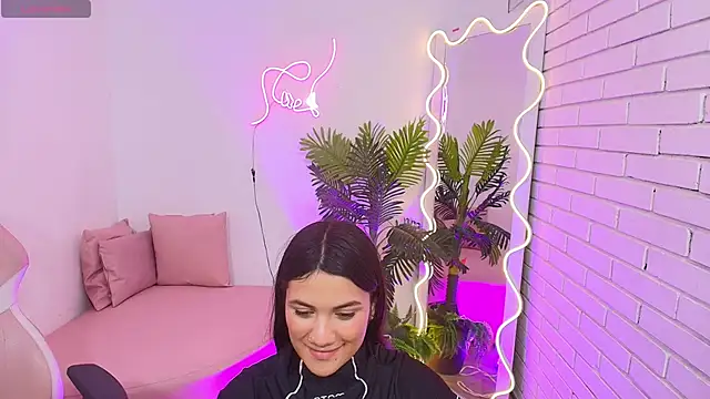 Snapshot of Chiara_tay chatting on February 2025 03:47:02 AM Chiara tay online show from February 2025 03:47:02 AM