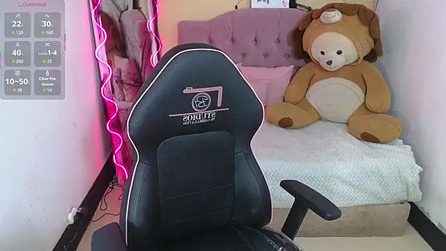 Snapshot of Chiara_tay chatting on October 2025 03:32:02 AM Chiara tay online show from October 2025 03:32:02 AM