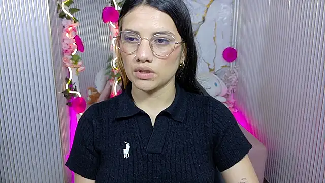 Snapshot of Chiara_tay chatting on June 2026 07:13:02 PM Chiara tay online show from June 2026 07:13:02 PM
