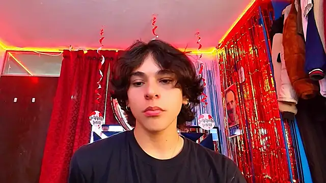 Snapshot of Luke_Howland chatting on February 2025 12:04:02 AM Luke Howland online show from February 2025 12:04:02 AM