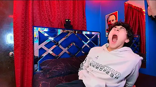 Luke Howland online show from December 2025 08:28:02 PM