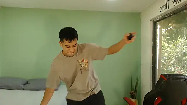 Snapshot of danielitopapuu chatting on February 2026 02:01:02 PM danielitopapuu online show from February 2026 02:01:02 PM