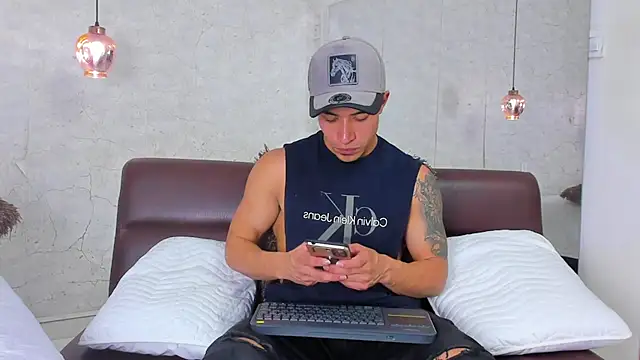 Bryson Collins  online show from January 2025 09:15:01 PM