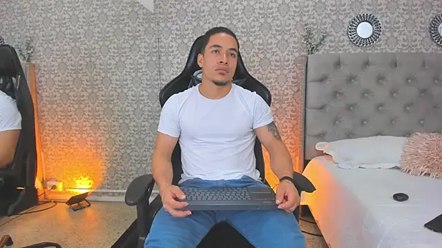 Bryson Collins  online show from February 2025 11:10:01 AM
