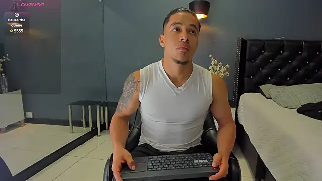 Bryson Collins  online show from February 2025 11:07:02 AM