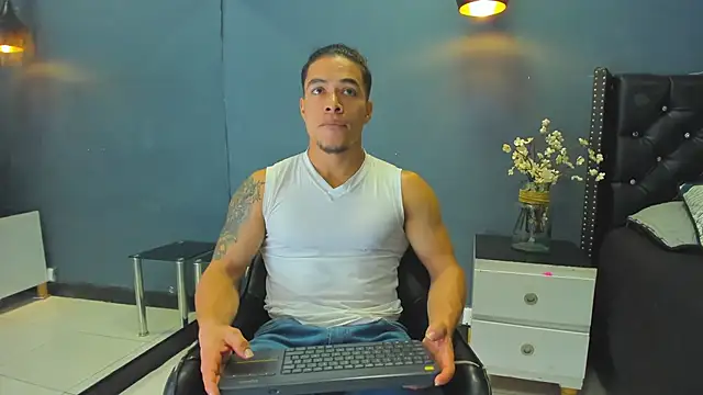 Bryson Collins  online show from February 2025 11:17:01 AM