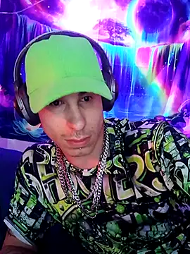 Snapshot of --D-a-D-D-y- chatting on April 2026 01:43:01 AM --D-a-D-D-y- online show from April 2026 01:43:01 AM