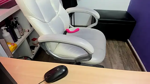 Snapshot of Mishka__ chatting on March 2025 08:38:02 PM Mishka online show from March 2025 08:38:02 PM