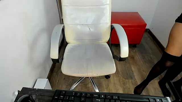 Snapshot of Mishka__ chatting on March 2025 07:08:02 AM Mishka online show from March 2025 07:08:02 AM