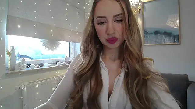 Snapshot of JulietteDiamond chatting on December 2025 07:24:01 AM JulietteDiamond online show from December 2025 07:24:01 AM