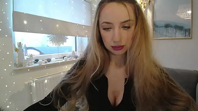 Snapshot of JulietteDiamond chatting on December 2025 08:09:02 AM JulietteDiamond online show from December 2025 08:09:02 AM