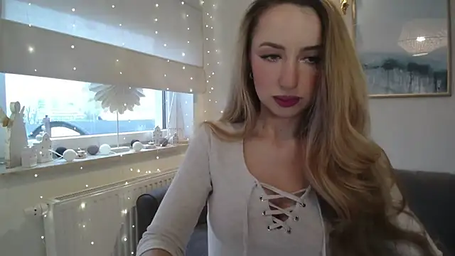 Snapshot of JulietteDiamond chatting on December 2025 08:20:01 AM JulietteDiamond online show from December 2025 08:20:01 AM