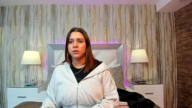 Snapshot of SophiaLaurens chatting on January 2025 04:06:01 PM SophiaLaurens online show from January 2025 04:06:01 PM