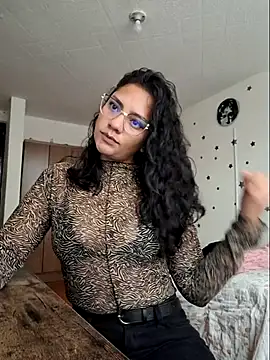 Snapshot of Thaliacooper_ chatting on October 2025 06:43:01 PM Thaliacooper online show from October 2025 06:43:01 PM