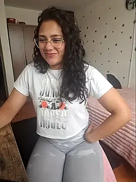 Thaliacooper  online show from February 2026 04:58:02 PM