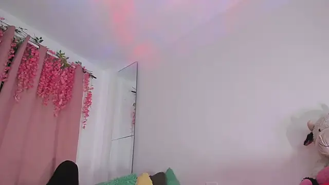 Snapshot of msschloee_ chatting on November 2025 04:01:02 AM msschloee online show from November 2025 04:01:02 AM