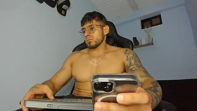 Snapshot of _Poseidon1_ chatting on March 2025 10:43:01 PM Poseidon1 online show from March 2025 10:43:01 PM