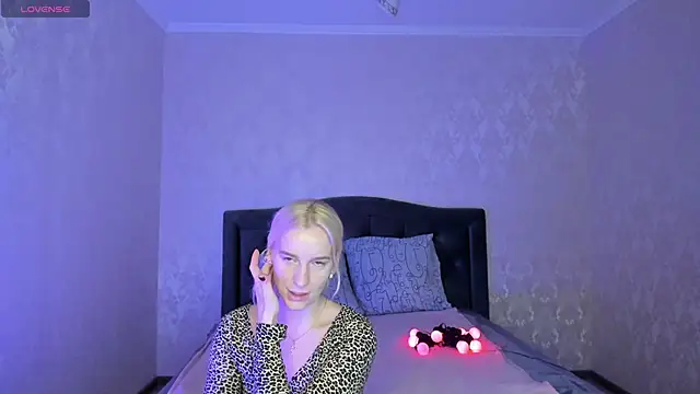 Snapshot of Amanda054 chatting on January 2025 12:01:01 AM Amanda054 online show from January 2025 12:01:01 AM
