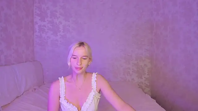 Snapshot of Amanda054 chatting on September 2025 01:00:02 PM Amanda054 online show from September 2025 01:00:02 PM