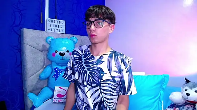 OwenBluee online show from December 2024 05:59:02 AM