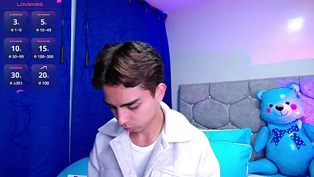 OwenBluee online show from February 2025 04:37:01 AM