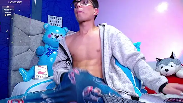 OwenBluee online show from March 2025 12:58:02 PM