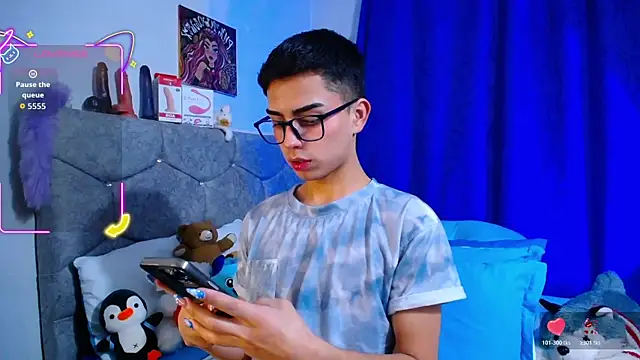 OwenBluee online show from October 2025 06:32:01 AM