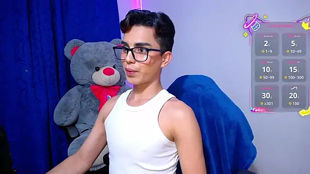 Snapshot of OwenBluee chatting on April 2026 06:05:02 AM OwenBluee online show from April 2026 06:05:02 AM