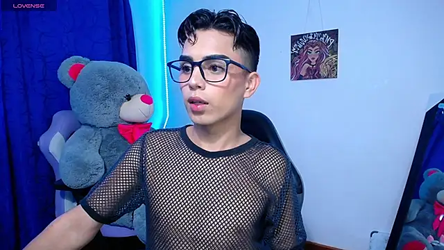 Snapshot of OwenBluee chatting on May 2026 02:22:02 PM OwenBluee online show from May 2026 02:22:02 PM