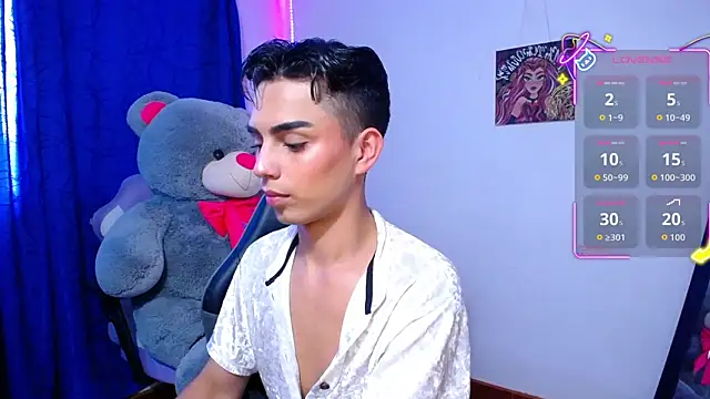 Snapshot of OwenBluee chatting on May 2026 06:04:02 PM OwenBluee online show from May 2026 06:04:02 PM