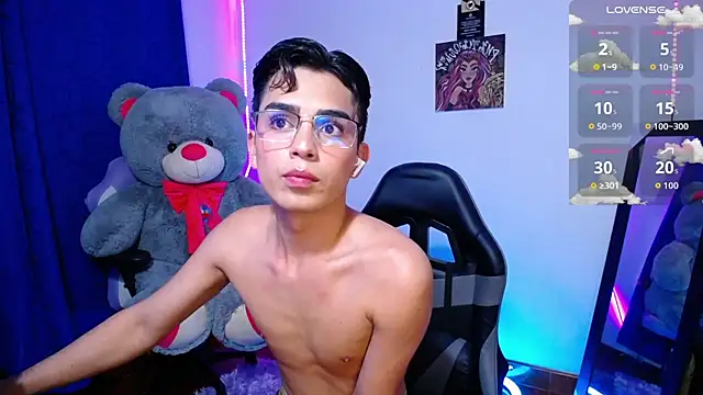 Snapshot of OwenBluee chatting on June 2026 01:25:02 AM OwenBluee online show from June 2026 01:25:02 AM