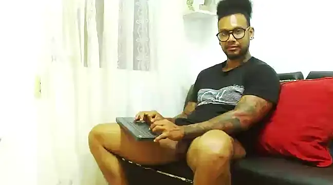 Snapshot of LewisStrong chatting on January 2025 01:21:02 AM LewisStrong online show from January 2025 01:21:02 AM