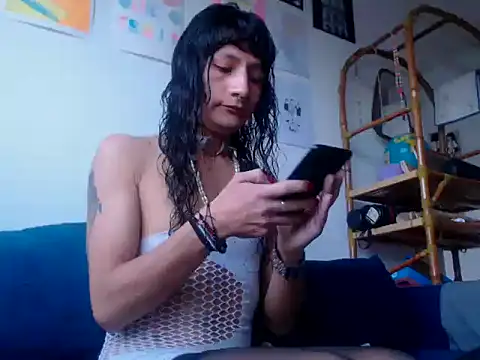 Snapshot of Zafiro_subversiva chatting on January 2025 11:24:01 AM Zafiro subversiva online show from January 2025 11:24:01 AM